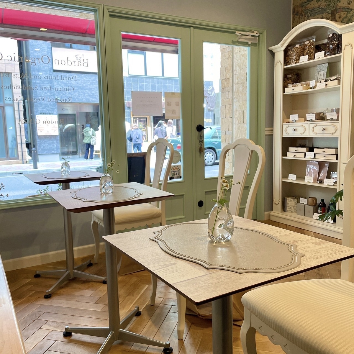 Bardon Organic Cafe 銀座店店内