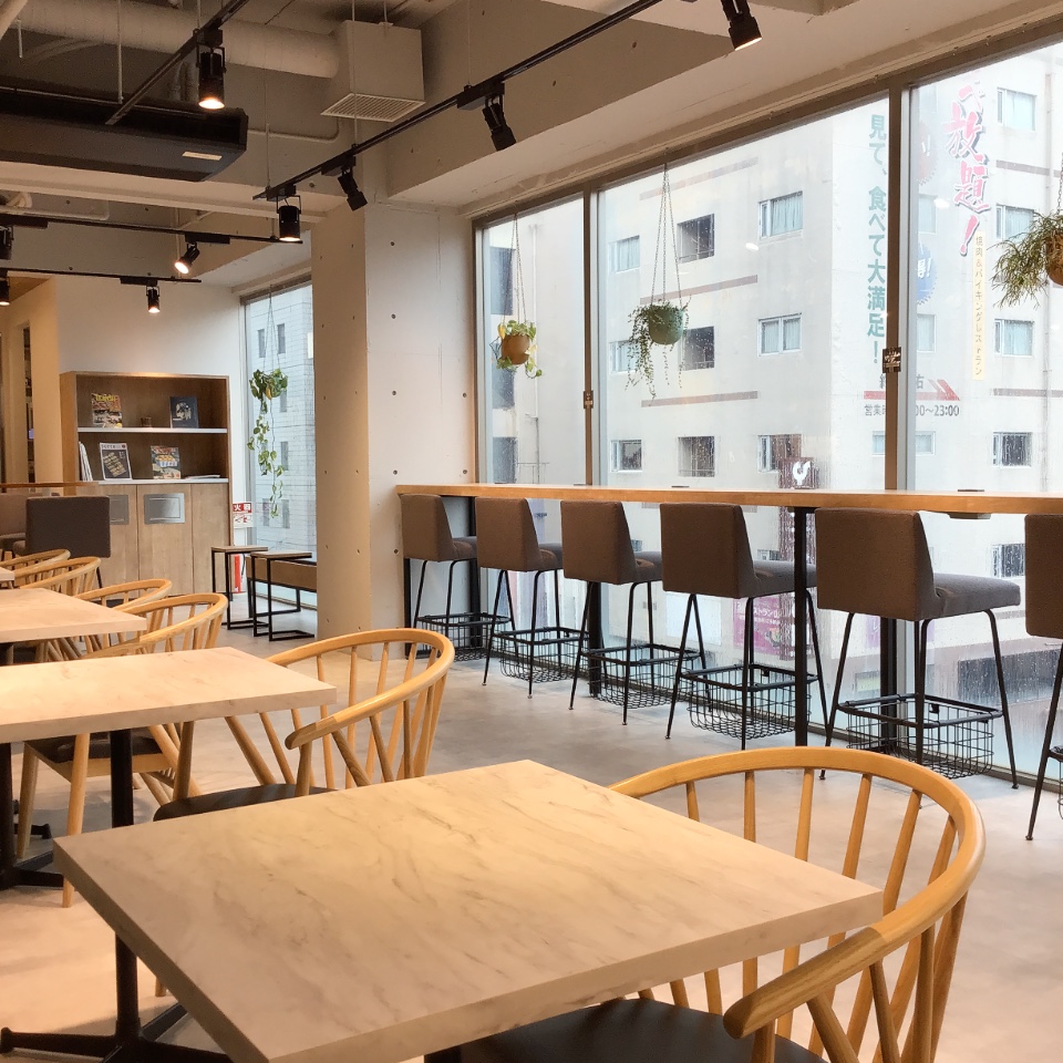 LB cafe NAHA店内