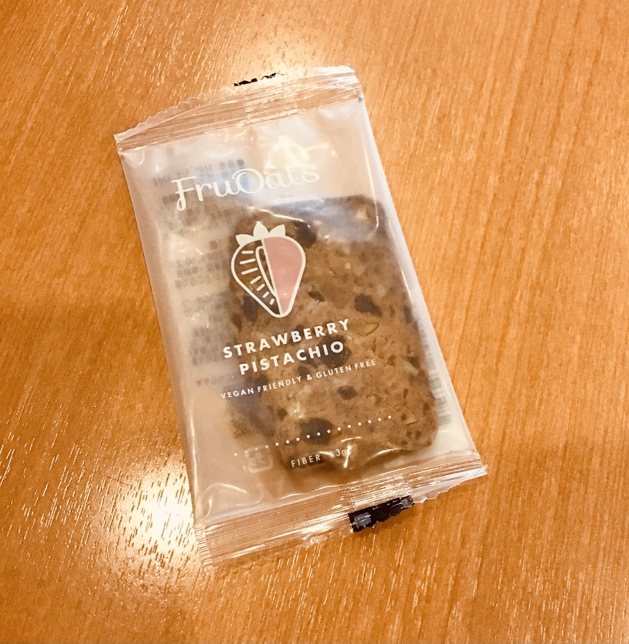 FruOats STRAWBERRY PISTACHIO