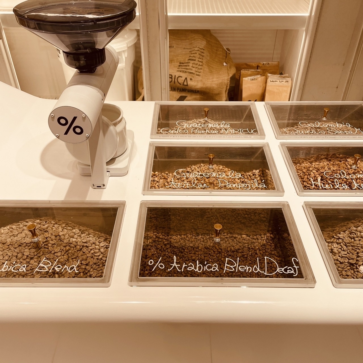 アラビカコーヒー店内