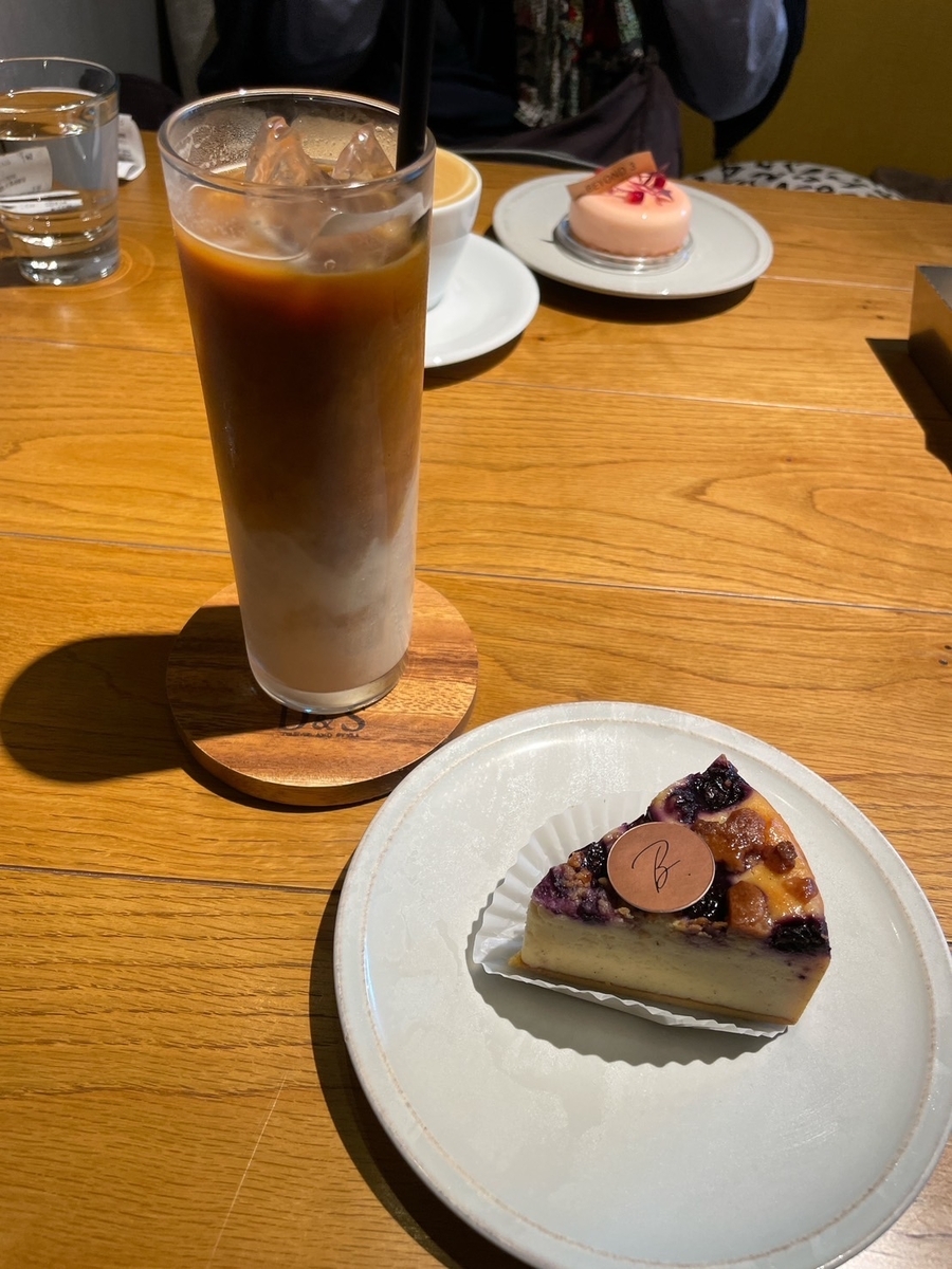 オーツラテとチーズケーキ