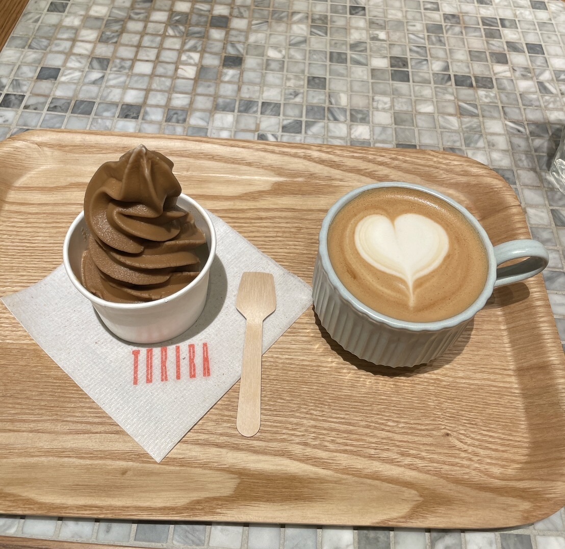 ヴィーガンコーヒーソフトクリームとオーツラテ