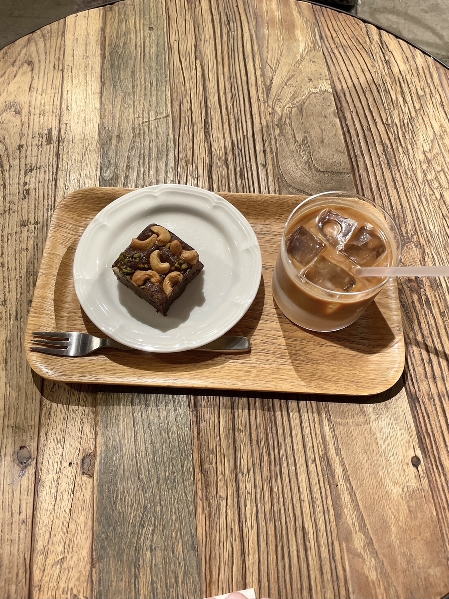 オーツラテとブラウニー