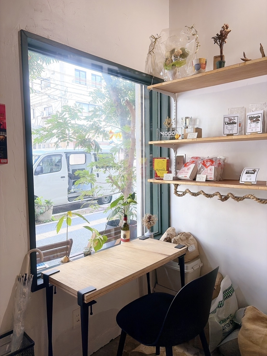 YOGOL COFFEE ROASTERSの店内席
