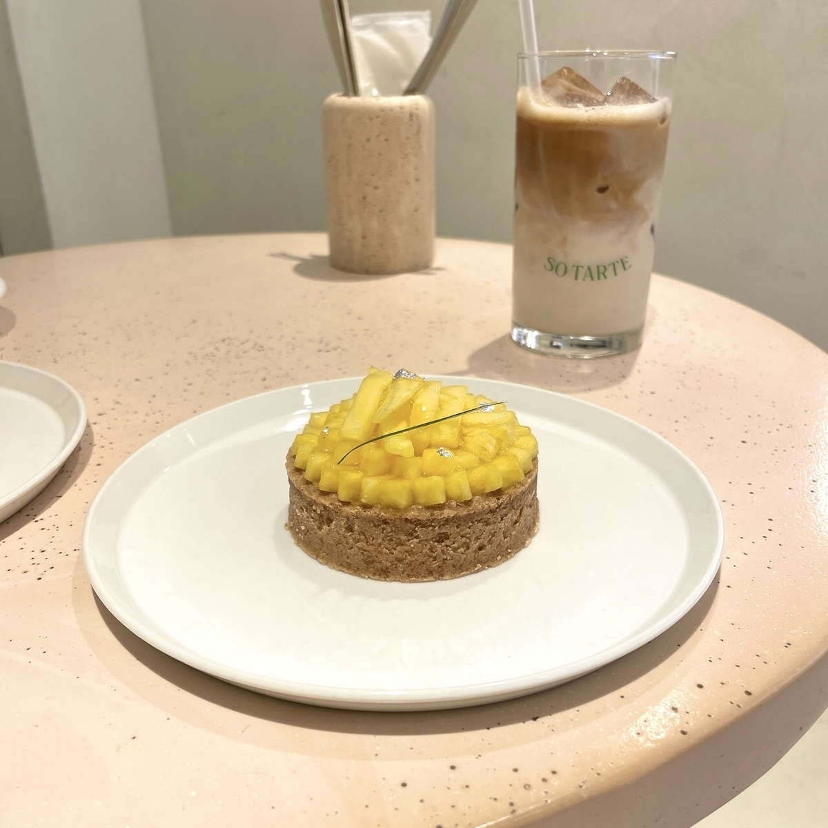 パイナップルタルトとオーツラテ