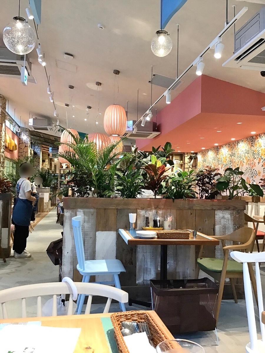 コナズ珈琲 新都心公園店店内