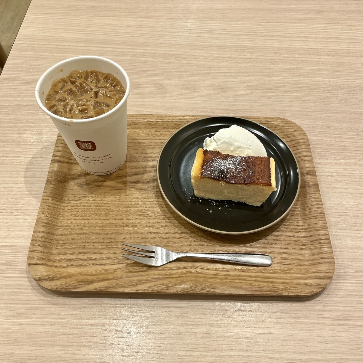 オーツラテとチーズケーキ