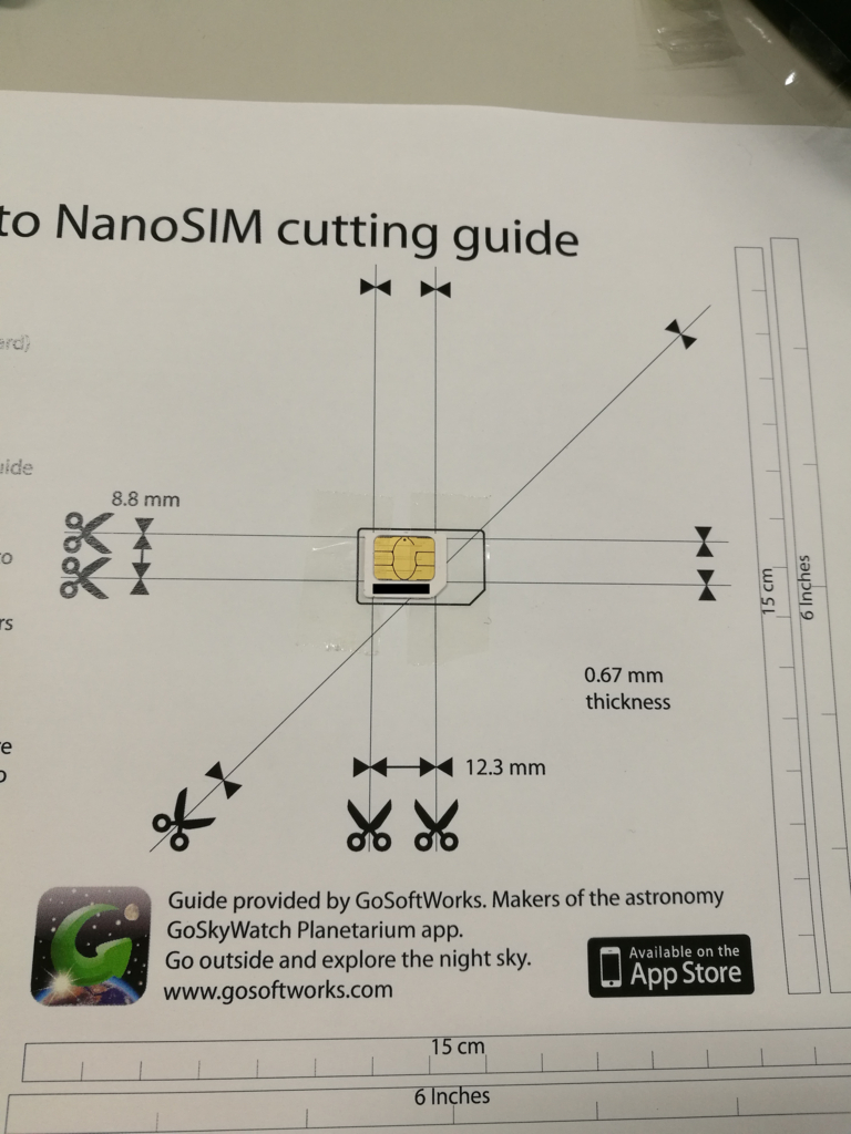 ハサミでmicro Simカードをカットしてnano Simカードとして扱う