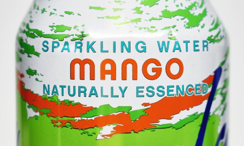 LaCroix「ラクロワ マンゴー」アメリカで人気の炭酸水は美味い