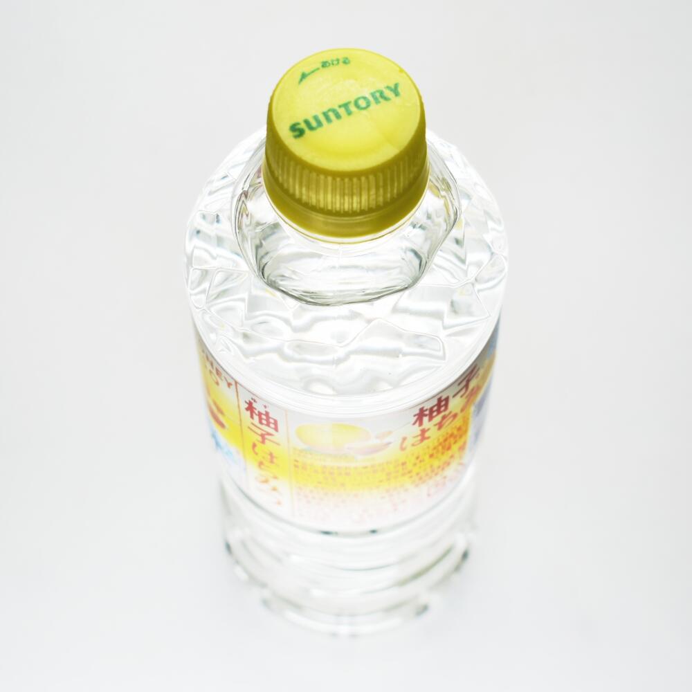 柚子はちみつ&サントリー天然水」実飲レビュー、素朴な味でも高評価