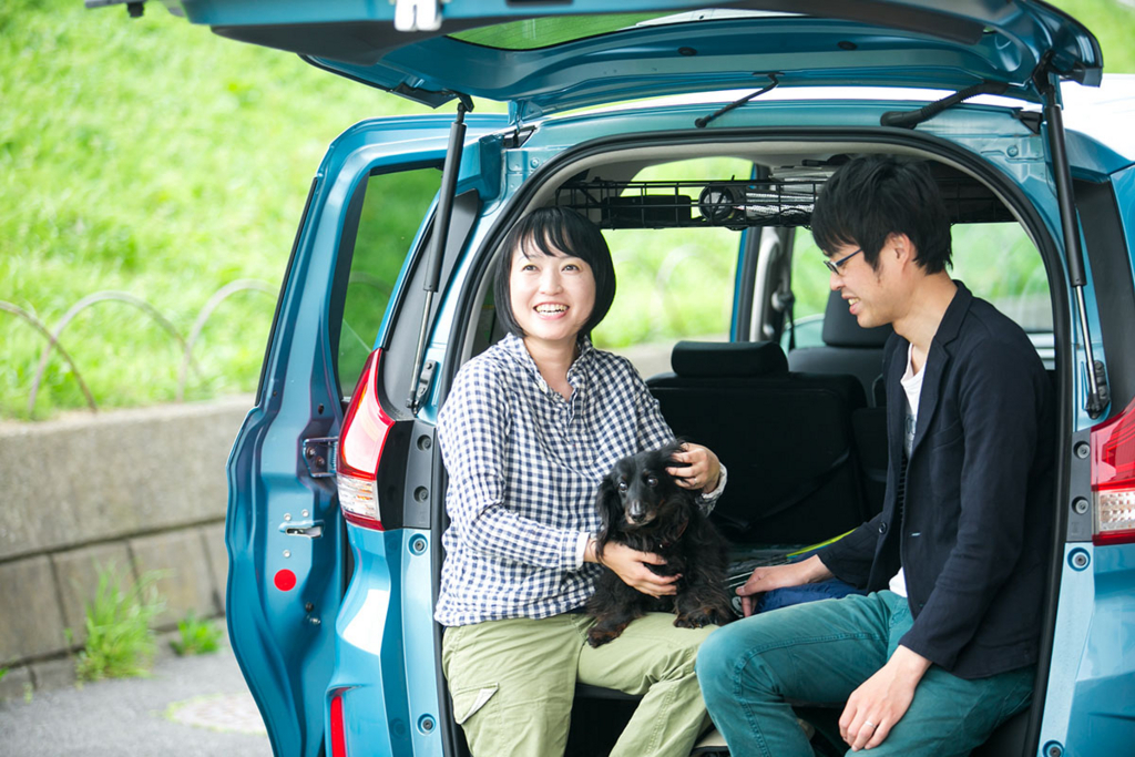 フリード+が乗せていたのは、優しい夫婦とくりくりおめめの一匹