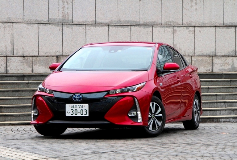 2位　トヨタ プリウスPHV