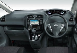1383892960 日産セレナ