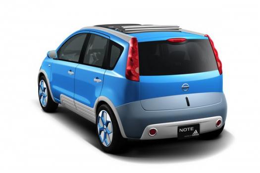 日産 ノート・インスパイアードbyアディダス