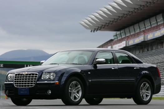 300Cを「自動車評論家の竹中平蔵」こと達人松下が試乗！アメリカン