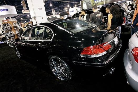 自慢のホイールを見て送れ！一番豪華なBMWをクールなセンスでカスタマイズ！誰にも負けない存在感をみにつけた７シリーズの登場だ！