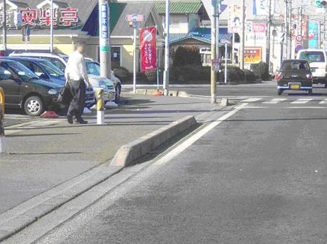 こんな縁石は危険だ 新車情報の車ニュースを配信中 中古車のガリバー