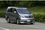 トヨタ アルファード 走行シーン 前