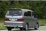 トヨタ アルファード 走行シーン 後