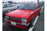 日産　スカイライン セダン