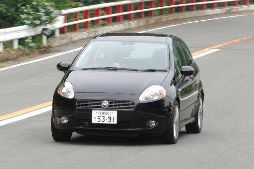 低い速度域では乗り心地はよくないグランデプント。音対策も並以下。タイヤが犯人？