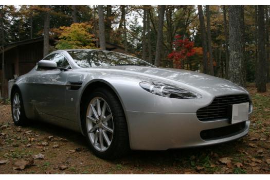 アストンマーチン「V8 ヴァンテージ」フロント