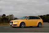アウディ RS4 サイド