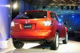 新型「マツダCX-7」（リヤ）