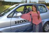 Q'orianka KilcherさんとHonda燃料電池車「FCX」