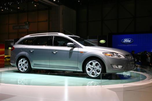 フォード 新型モンデオ/サイドビュー