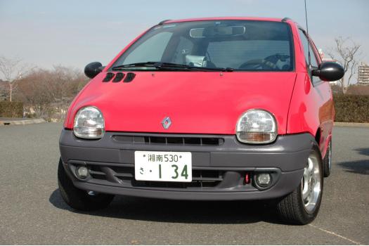 達人の愛車。正規輸入車では、日本上陸一号車!の「ルノー・トゥインゴ」