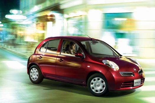 日産「マーチ」／ボディカラー：フランボワーズレッド（特別塗装色）