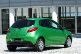 マツダ 新型 デミオ 13C-V(ボディカラー:スピティッドグリーンメタリック) リアビュー