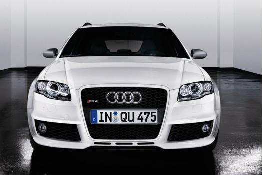 アウディ RS 4/RS 4アバント 期間限定特別仕様車「アウディRS 4 ホワイト&ブラック スタイル リミテッド」