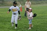 三菱『スターキャンプ2007』　「親子でキャッチボール」に参加する片岡 安祐美選手