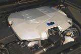 レクサス「IS F」 エンジン：車格に対して、オーバースペックな印象も受ける5リッターのV8。羊の皮を被った狼か。