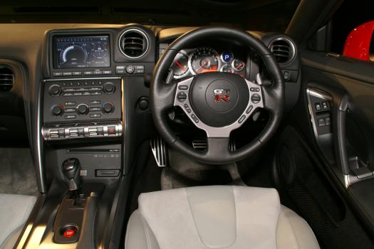 日産 新型 GT-R　インパネ