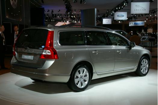 ボルボ 新型 V70 リアビュー