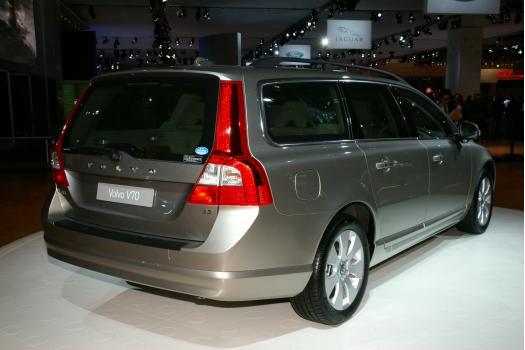 ボルボ 新型 V70 リアビュー