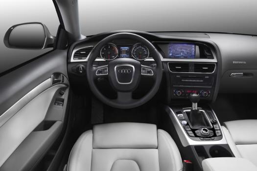 アウディ 新型 A5　インパネ