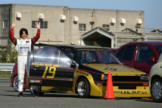 祝！日産 マーチ 誕生25周年】マッチ・国仲涼子も祝福、”しまし