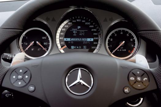 メルセデス・ベンツ C63 AMG メーター