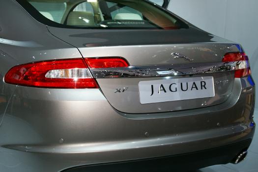 ジャガー XF　リアビュー