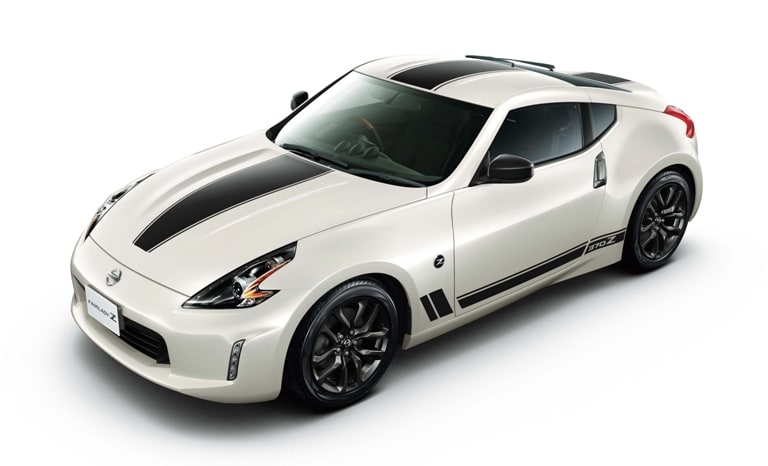 レトロモダンなレーシングストライプを入れた特別仕様車」日産