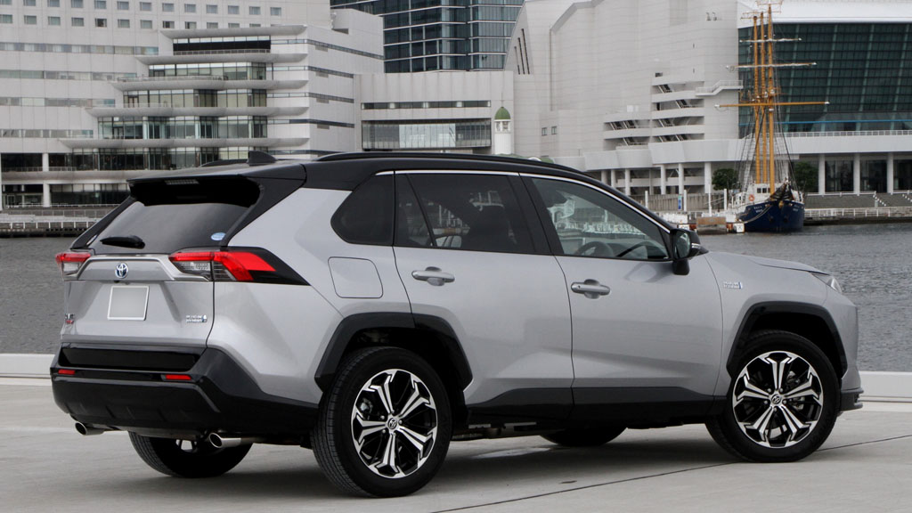 トヨタ ハリアーハイブリッド vs トヨタ RAV4 PHV徹底比較！姉妹車対決