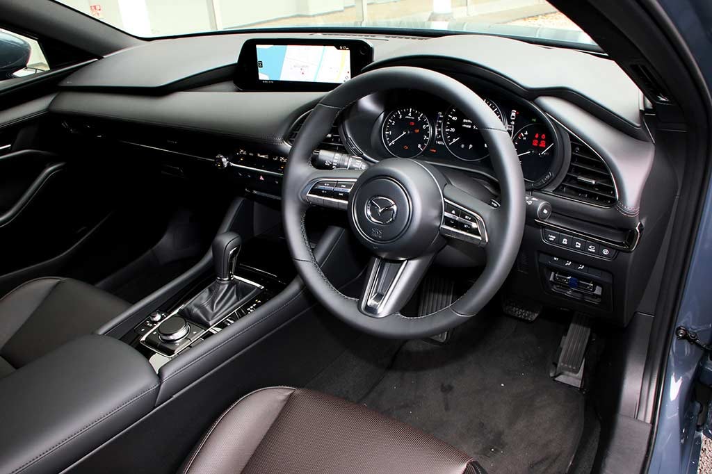 マツダ3ファストパックのインパネ