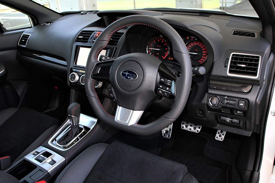 初代スバル WRX S4のインパネ