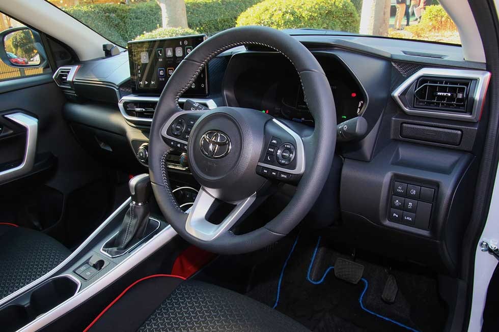 トヨタ ライズ ハイブリッド車(改良後)のインパネ