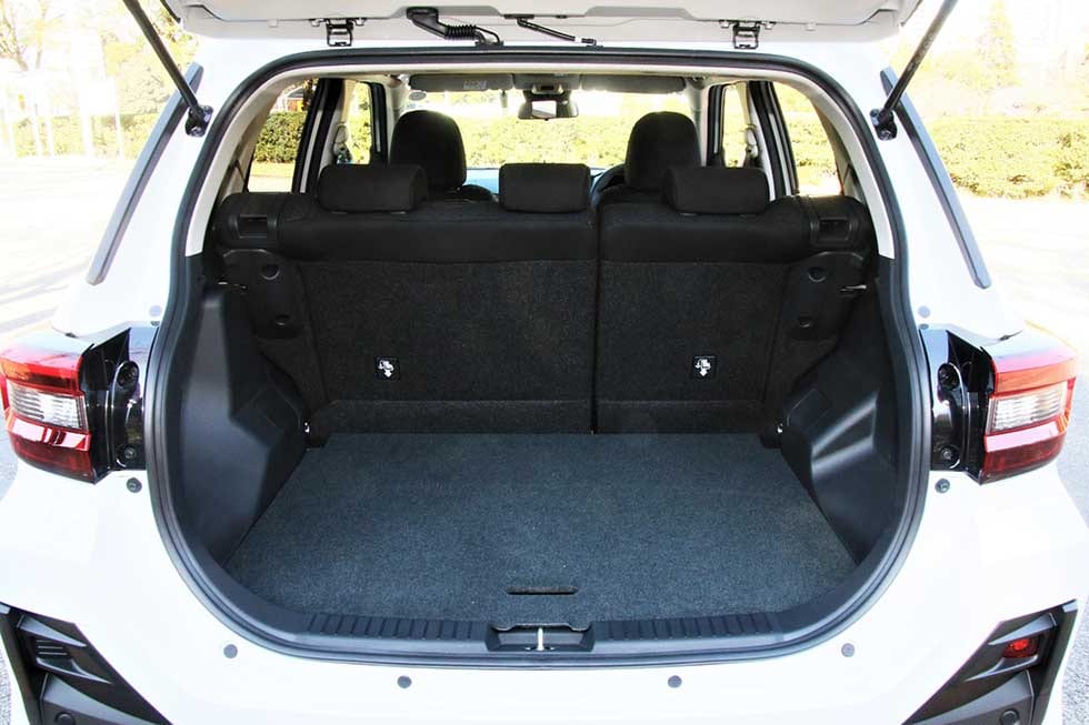 トヨタ ライズ ハイブリッド車(改良後)の荷室