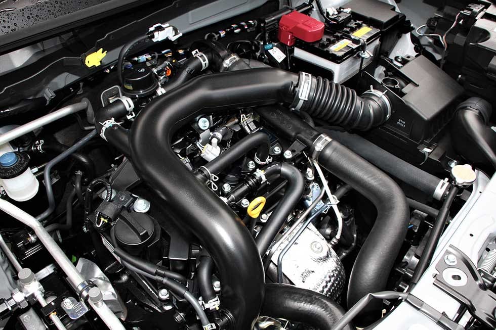 トヨタ ライズ ターボ車(改良前)のエンジンルーム